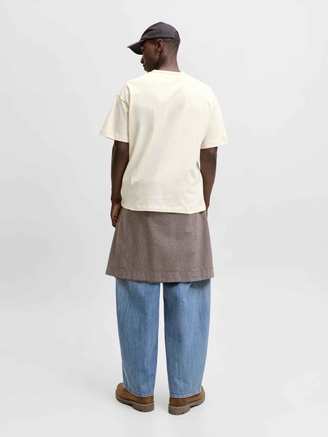 model_shot-back